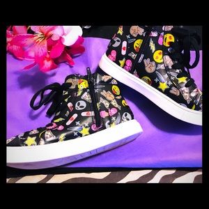 ⭐️AUTH STEVE MADDEN EMOJI SNEAKERS/SZ 3 KIDS(SZ 5)